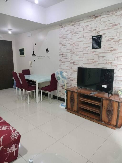 Cubao Manhattan Heights, Unit 8Bc Tower B, 1 Br Манила Экстерьер фото
