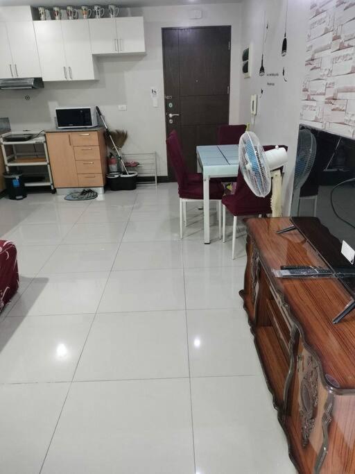 Cubao Manhattan Heights, Unit 8Bc Tower B, 1 Br Манила Экстерьер фото