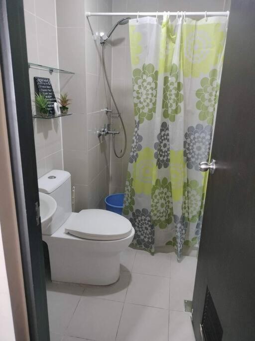 Cubao Manhattan Heights, Unit 8Bc Tower B, 1 Br Манила Экстерьер фото